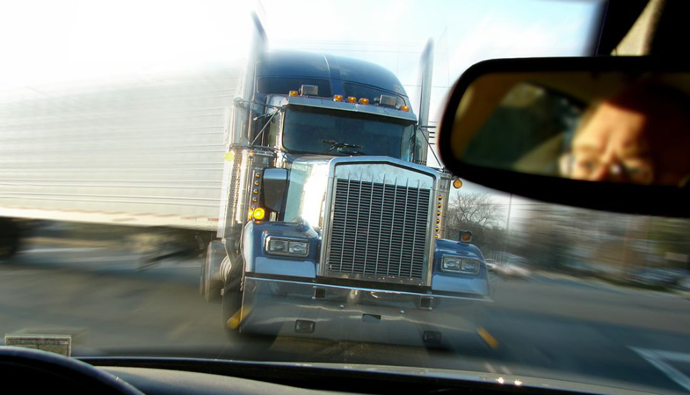 Jackknife accident about to happen.